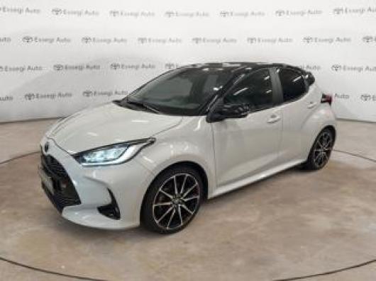 usato TOYOTA Yaris