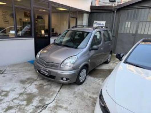 usato TOYOTA Yaris