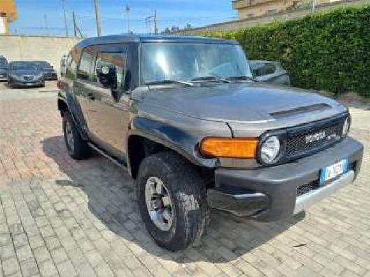 usato TOYOTA FJ Cruiser