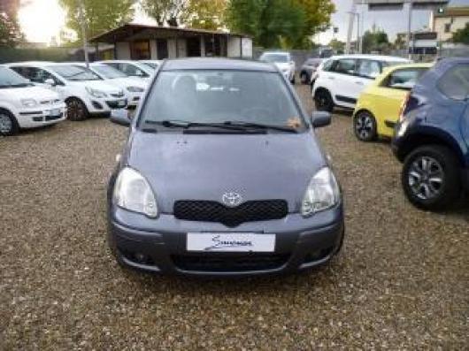 usato TOYOTA Yaris