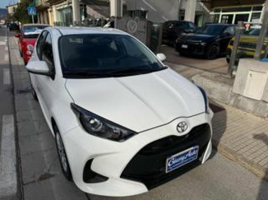 usato TOYOTA Yaris
