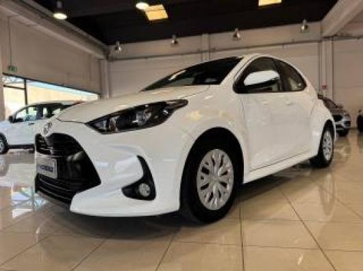 usato TOYOTA Yaris