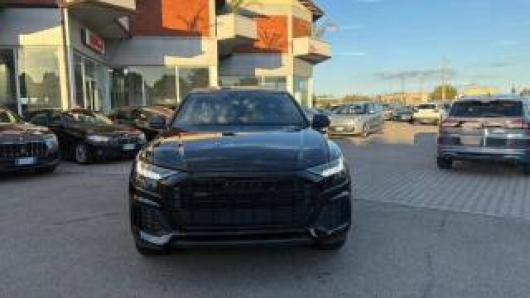 usato AUDI Q8