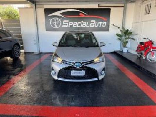 usato TOYOTA Yaris