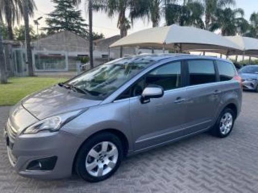 usato PEUGEOT 5008