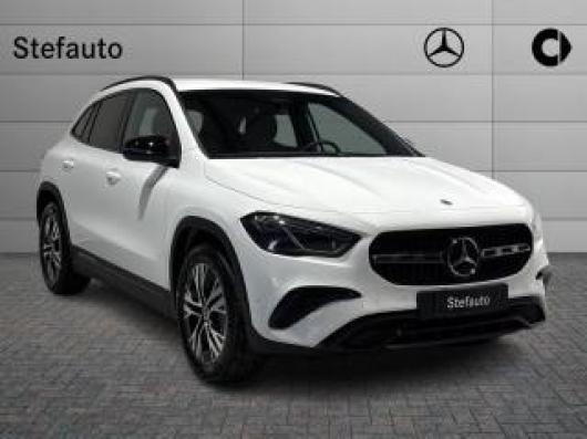 nuovo MERCEDES GLA 180