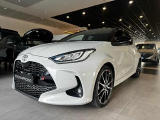 usato TOYOTA Yaris