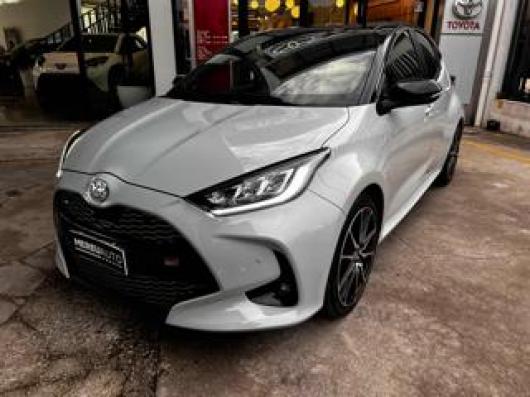 usato TOYOTA Yaris