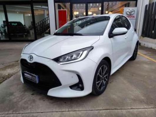 usato TOYOTA Yaris