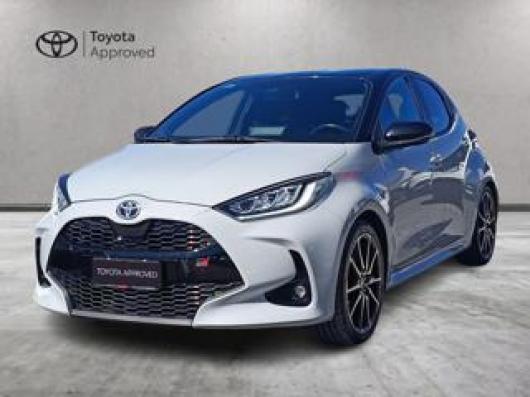 usato TOYOTA Yaris