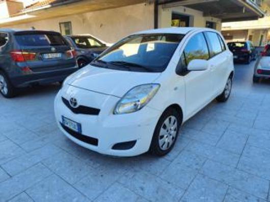 usato TOYOTA Yaris