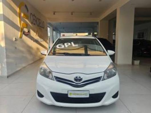 usato TOYOTA Yaris