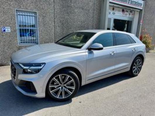 usato AUDI Q8