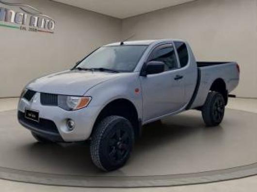 usato MITSUBISHI L200