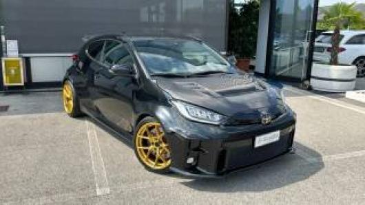 usato TOYOTA Yaris