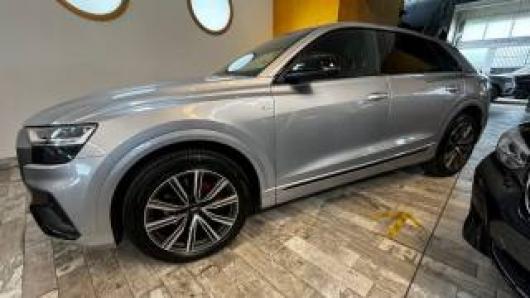 usato AUDI Q8