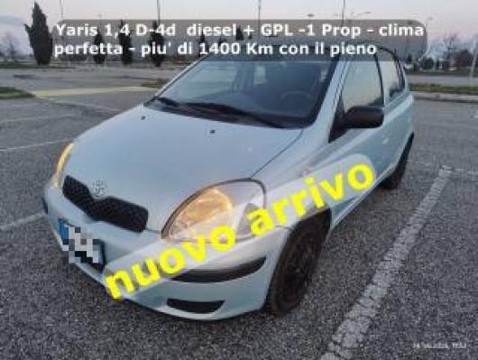usato TOYOTA Yaris
