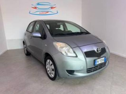usato TOYOTA Yaris