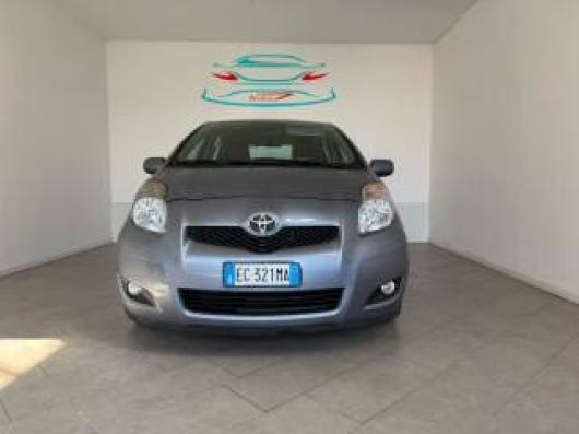 usato TOYOTA Yaris