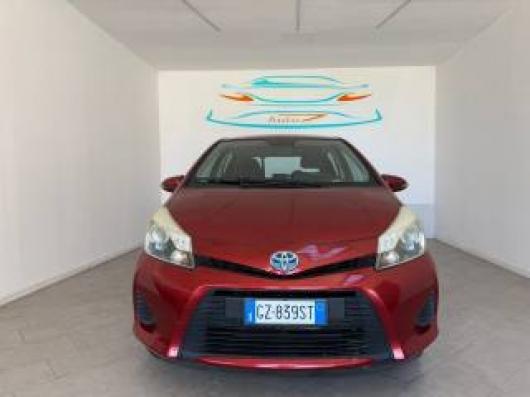 usato TOYOTA Yaris
