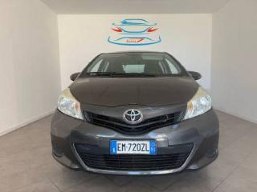 usato TOYOTA Yaris