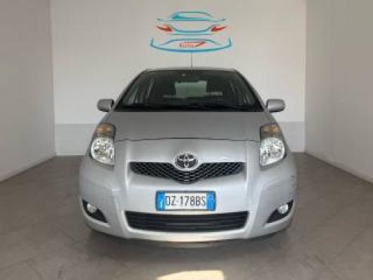 usato TOYOTA Yaris