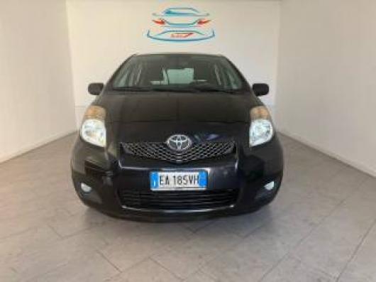 usato TOYOTA Yaris