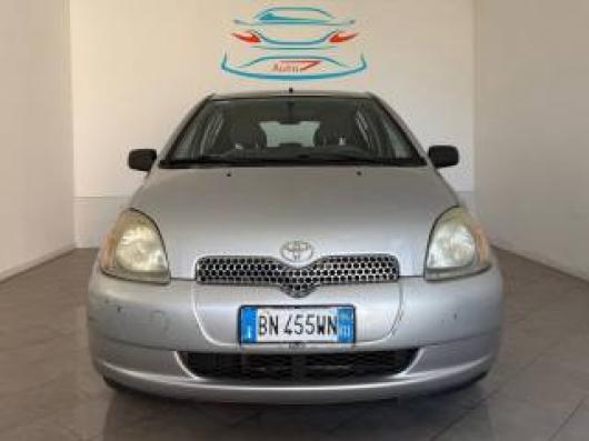 usato TOYOTA Yaris