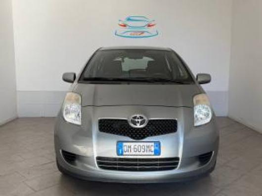 usato TOYOTA Yaris
