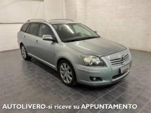 usato TOYOTA Avensis