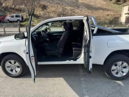 usato TOYOTA Hilux