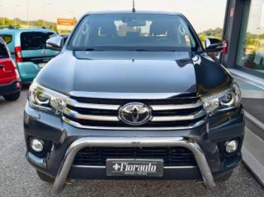 usato TOYOTA Hilux
