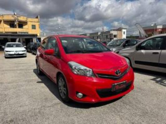 usato TOYOTA Yaris
