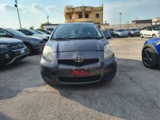 usato TOYOTA Yaris