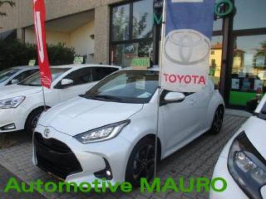 nuovo TOYOTA Yaris