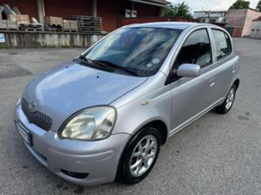 usato TOYOTA Yaris