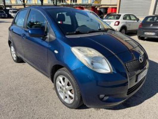 usato TOYOTA Yaris