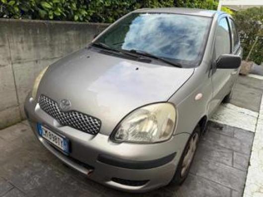 usato TOYOTA Yaris