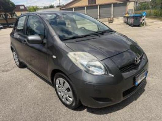usato TOYOTA Yaris