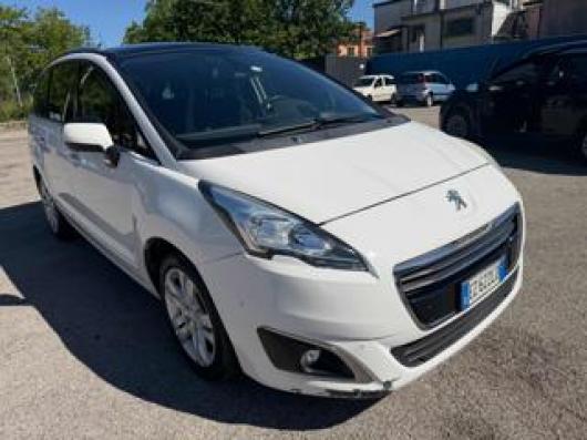 usato PEUGEOT 5008