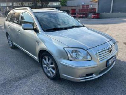 usato TOYOTA Avensis