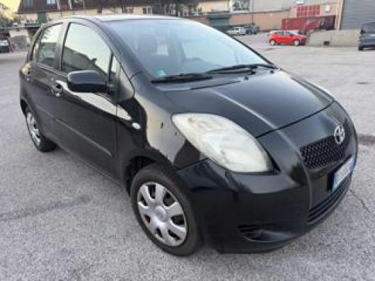 usato TOYOTA Yaris