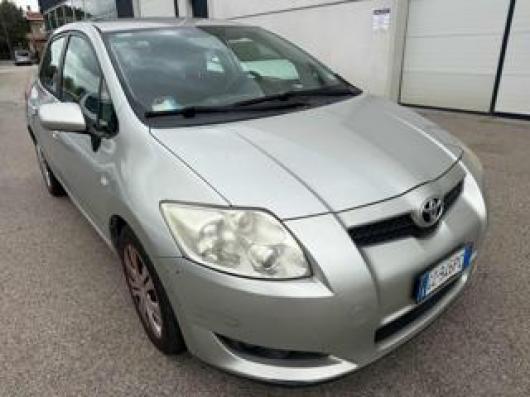 usato TOYOTA Auris