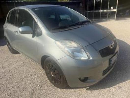 usato TOYOTA Yaris