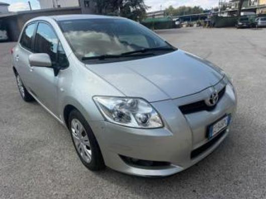 usato TOYOTA Auris