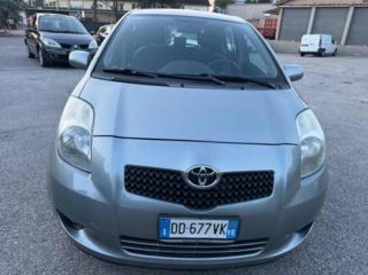 usato TOYOTA Yaris