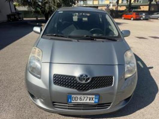usato TOYOTA Yaris