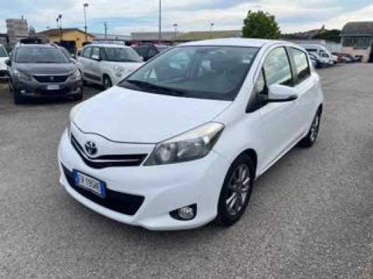 usato TOYOTA Yaris