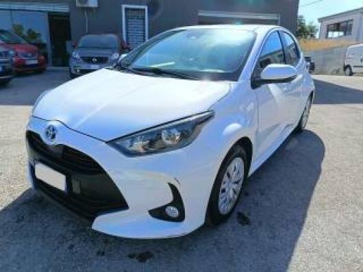 usato TOYOTA Yaris
