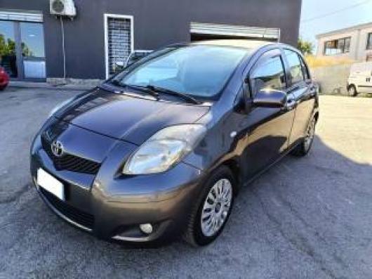 usato TOYOTA Yaris